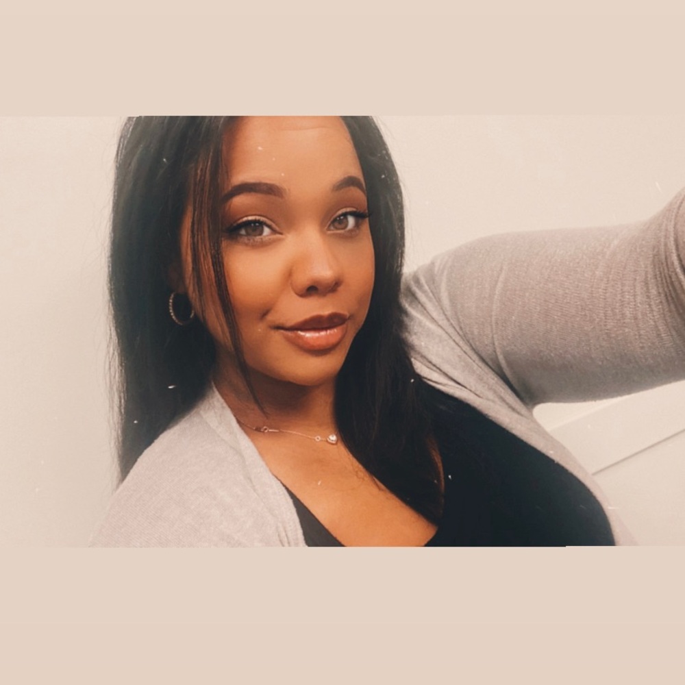 Meet your Posher, Caitlin